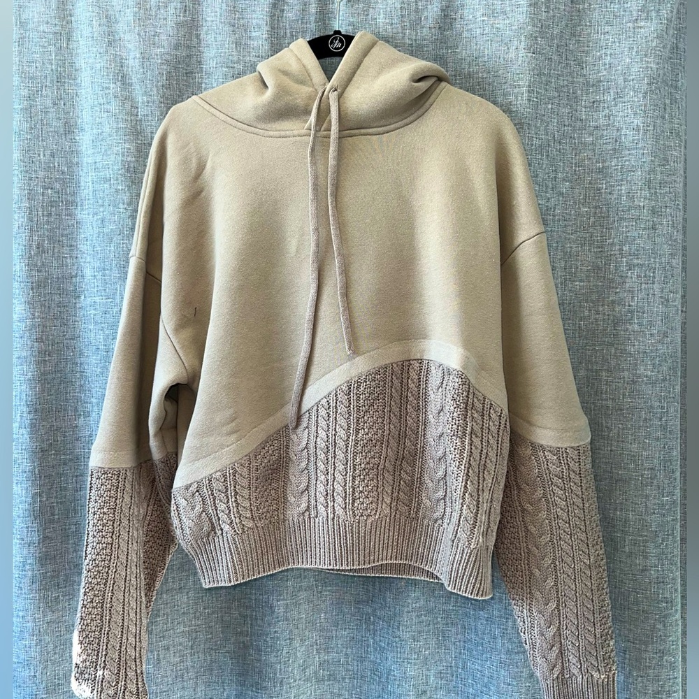 Women's Twenty Montreal Hoodie Medium NWT